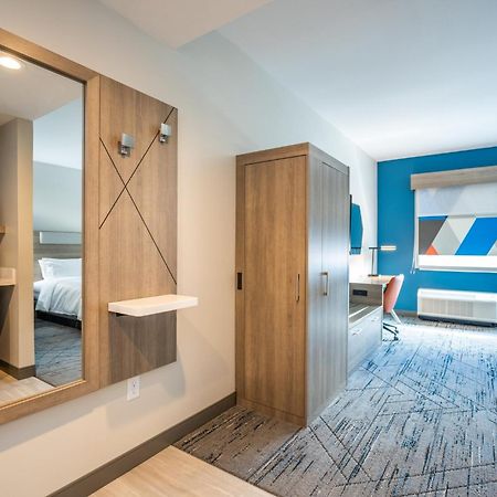 Holiday Inn Express & Suites Charlottesville By Ihg Luaran gambar