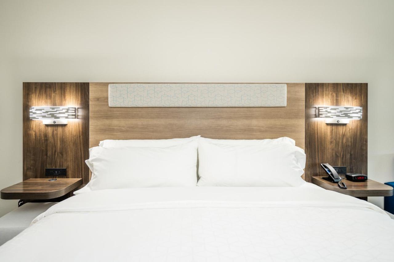 Holiday Inn Express & Suites Charlottesville By Ihg Luaran gambar