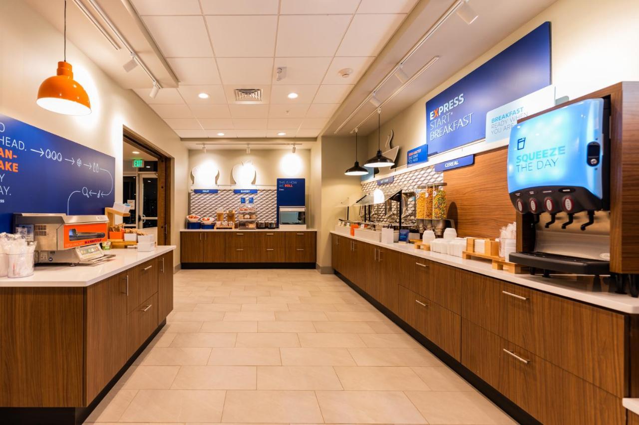 Holiday Inn Express & Suites Charlottesville By Ihg Luaran gambar