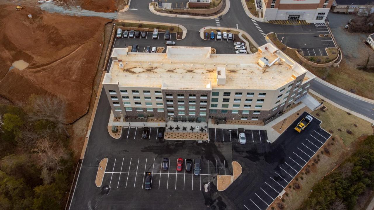 Holiday Inn Express & Suites Charlottesville By Ihg Luaran gambar