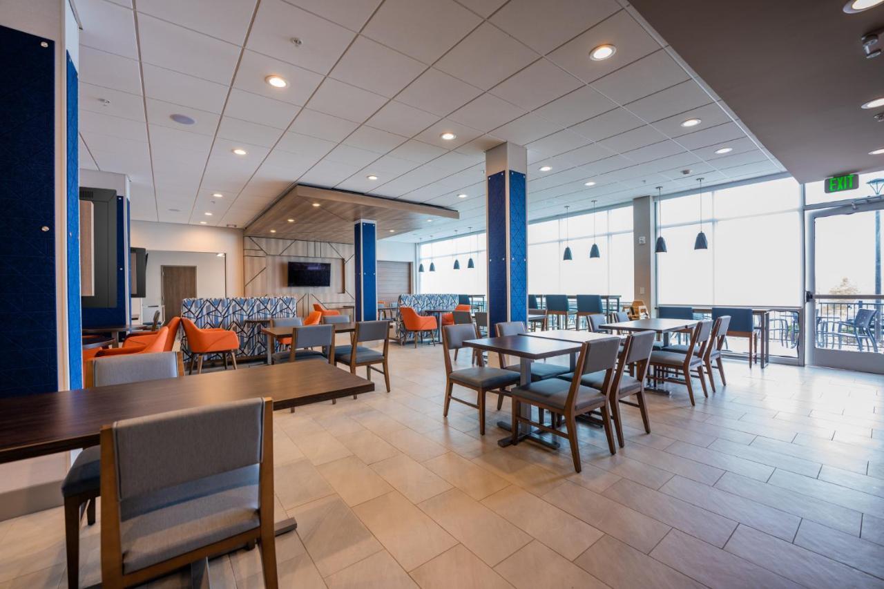 Holiday Inn Express & Suites Charlottesville By Ihg Luaran gambar