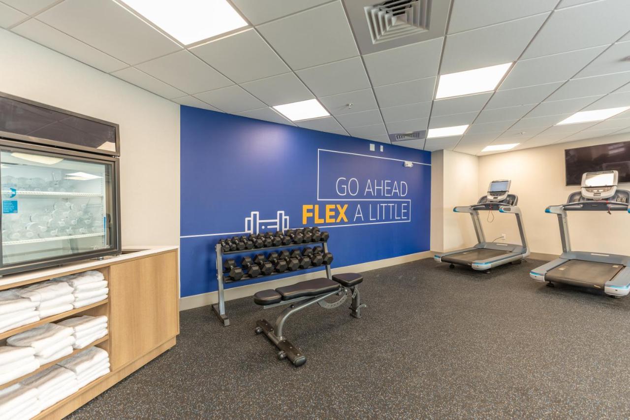 Holiday Inn Express & Suites Charlottesville By Ihg Luaran gambar