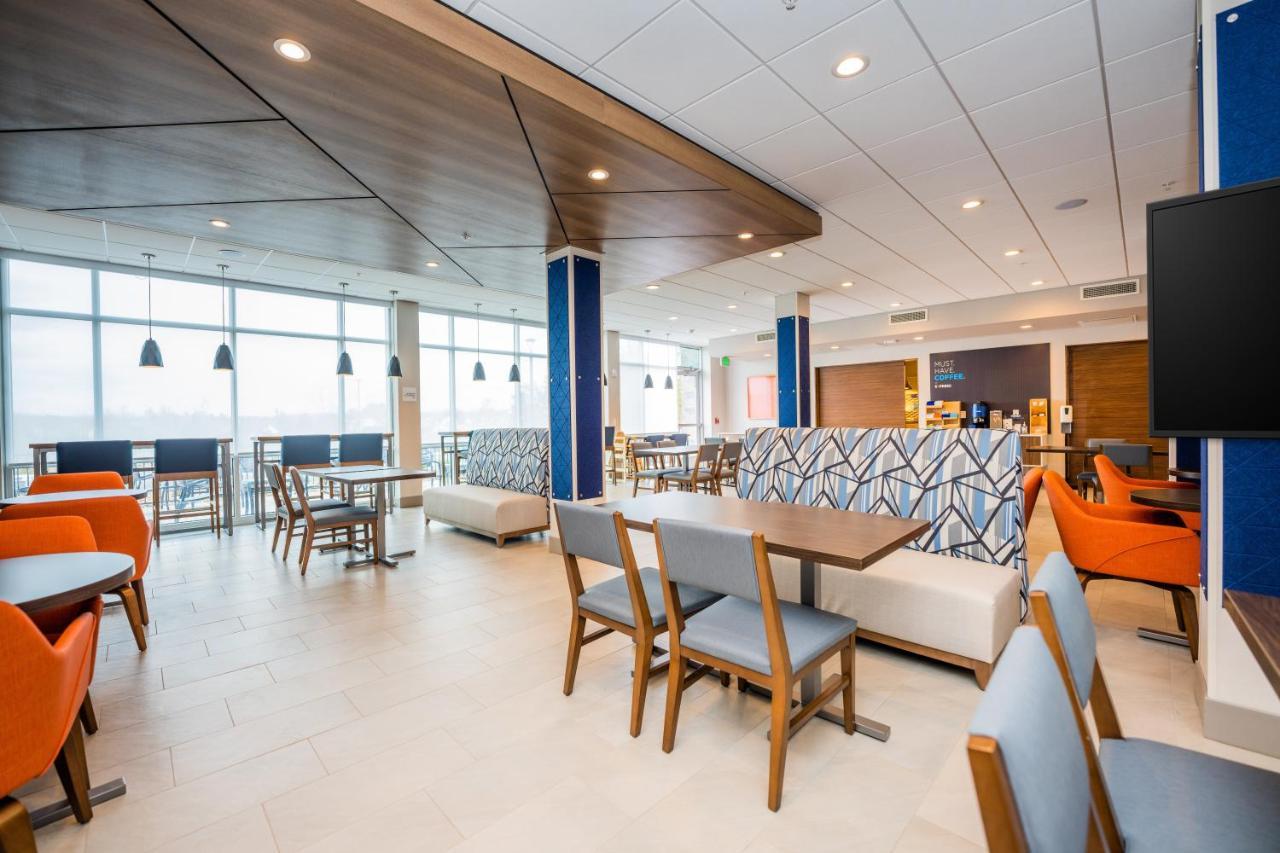 Holiday Inn Express & Suites Charlottesville By Ihg Luaran gambar